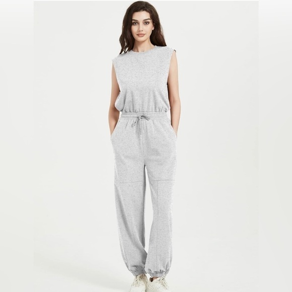 Pants - Women's Casual Light Gray Jumpsuit Sleeveless Loose One Piece
Ones ir Po…